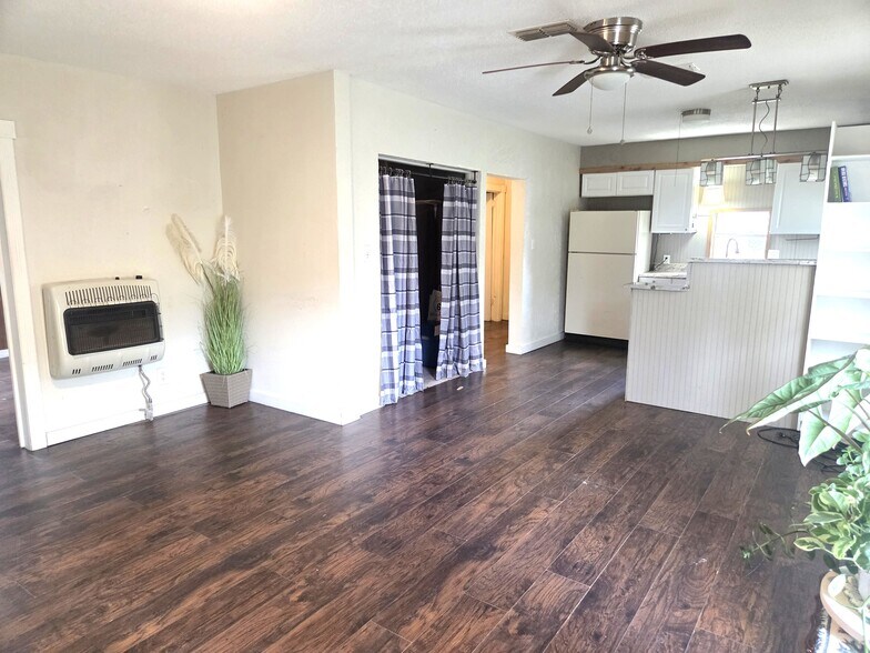 More Photos Of 531 N Main St, Joshua Office Residential For Sale