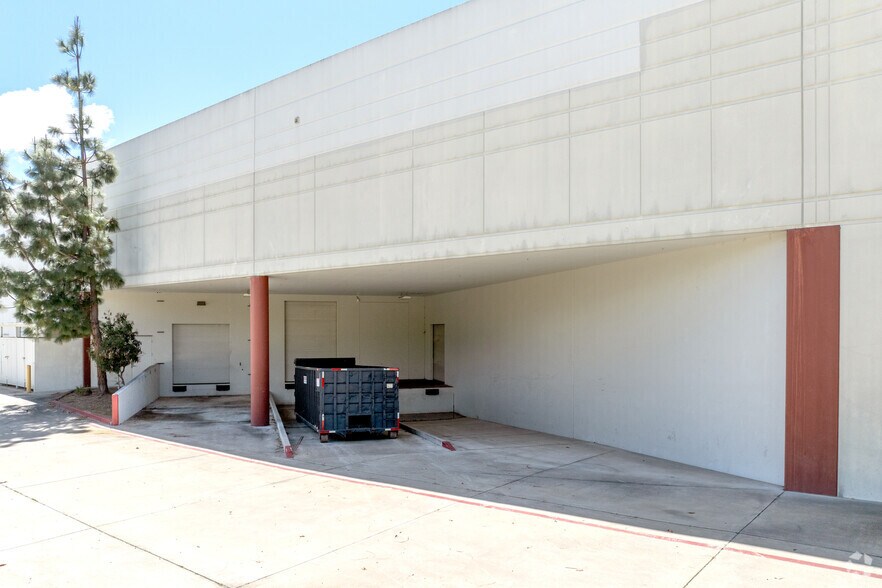 More Photos Of 2633 Progress St, Vista Warehouse For Lease
