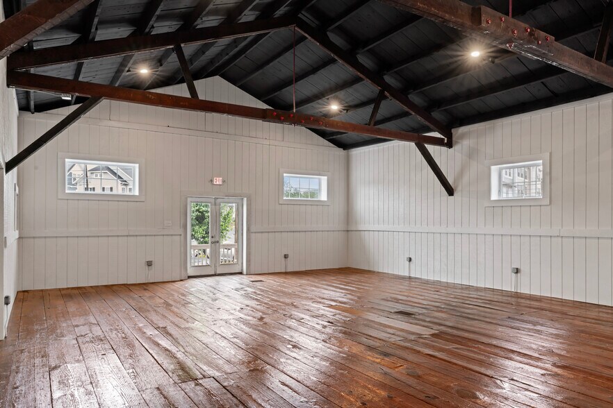 More Photos Of 20704 Ashburn Rd, Ashburn Unknown For Lease