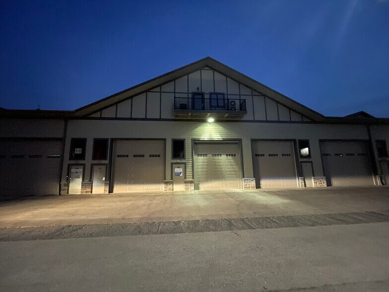 More Photos Of 2220 Ferry Rd, Naperville Showroom For Sale