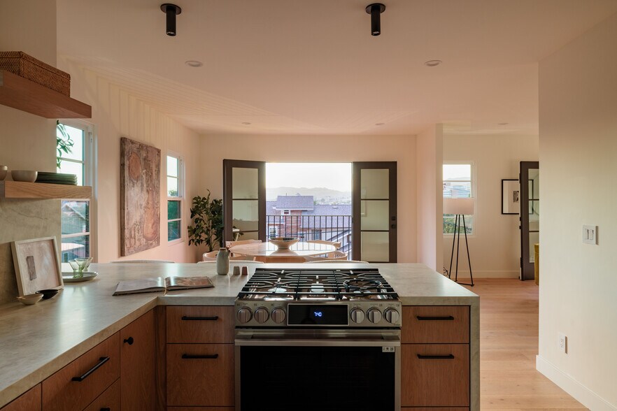 More Photos Of 1018 Manzanita St, Los Angeles Apartments For Sale