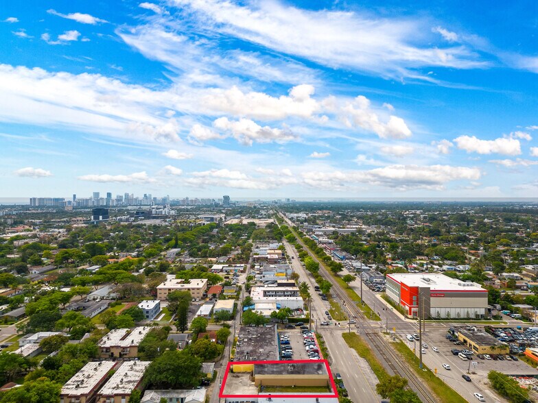 More Photos Of 811 S 21st Ave, Hollywood Freestanding For Lease