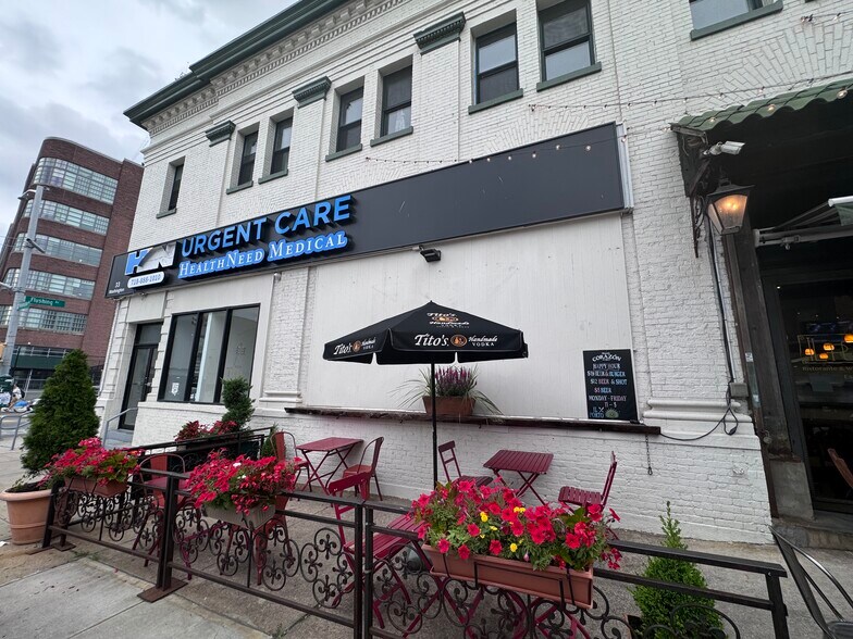 More Photos Of 39 Washington Ave, Brooklyn Storefront Retail Office For Lease