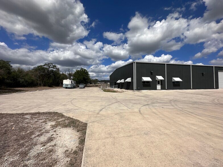 More Photos Of 2 Hill View Ln, Boerne Warehouse For Lease