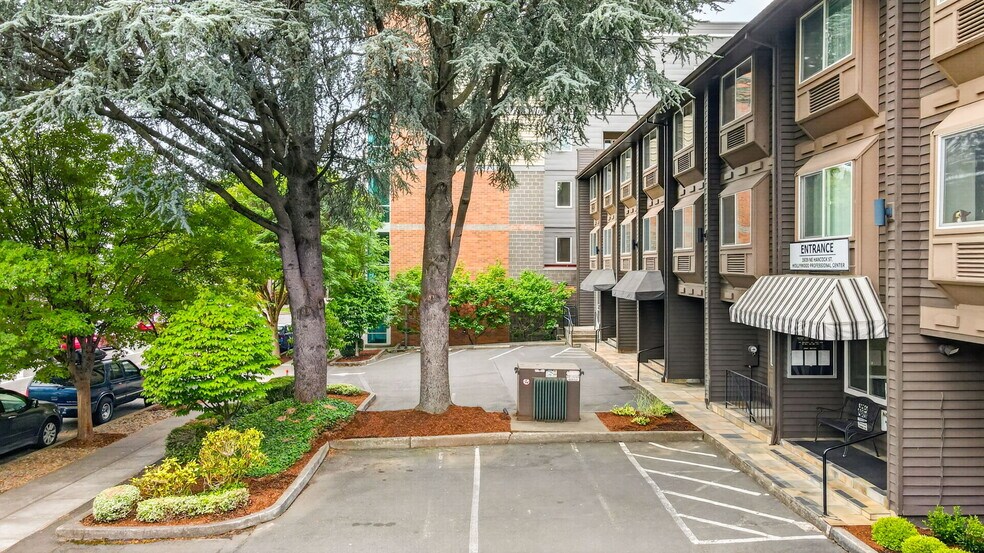 More Photos Of 3939 NE Hancock St, Portland Office For Sale