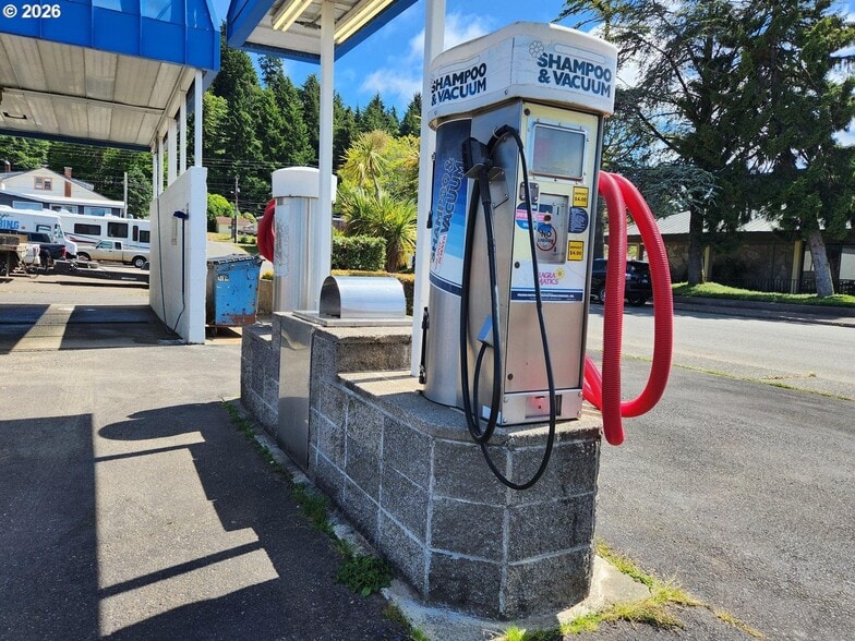 More Photos Of 542 Fir Ave, Reedsport Carwash For Sale