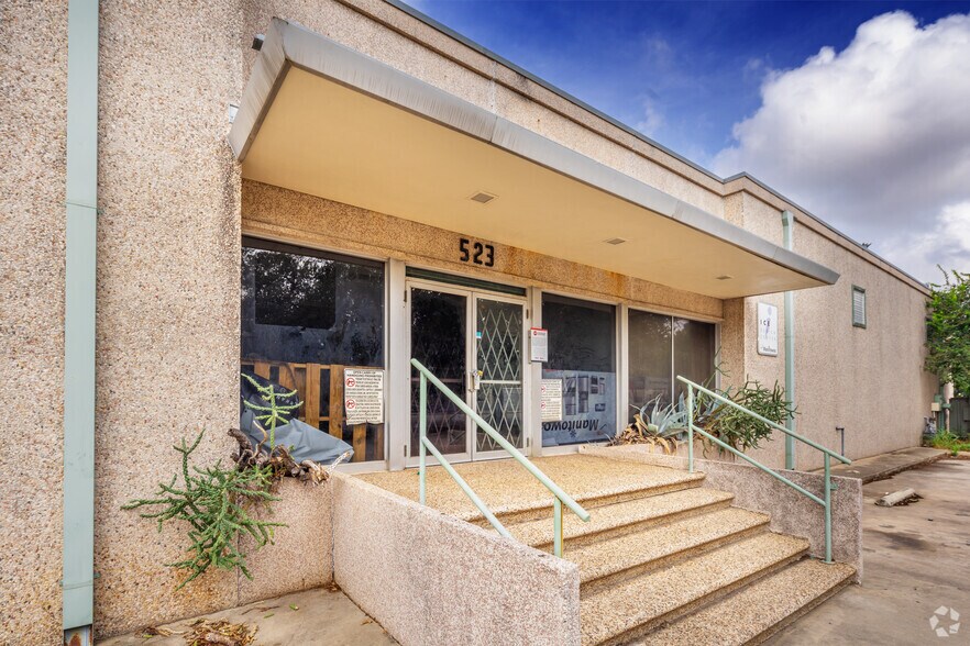 More Photos Of 523 Urban Loop, San Antonio Warehouse For Lease