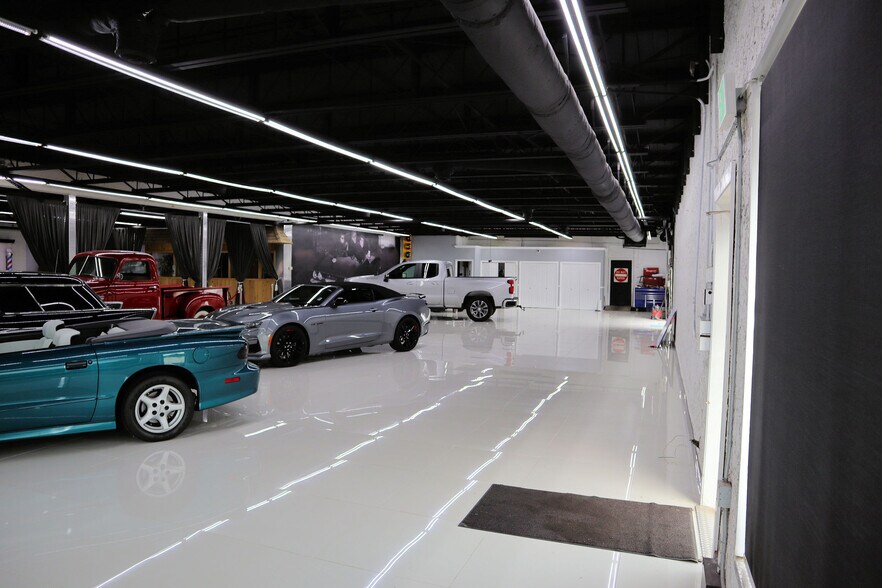 More Photos Of 395 S Ocoee St, Cleveland Showroom For Sale