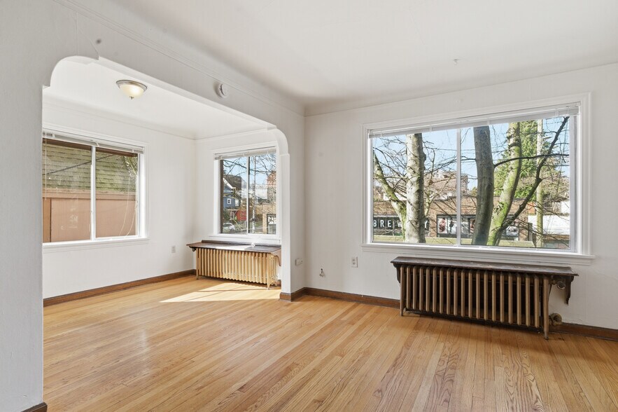 More Photos Of 8008 Greenwood Ave N, Seattle Apartments For Sale