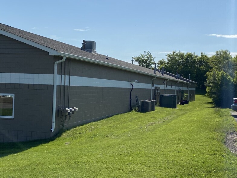 More Photos Of 867-887 Grand Oaks Dr, Howell Warehouse For Lease