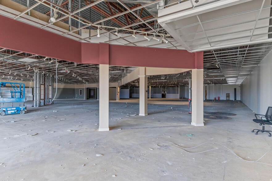 More Photos Of 1670 S Highway 165, Providence Storefront For Sale