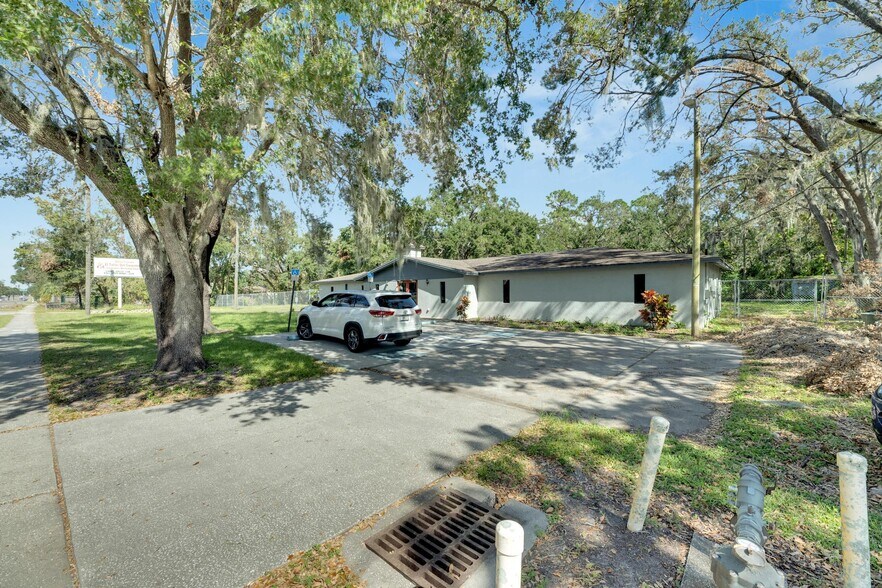 More Photos Of 3001 S Kings Ave, Brandon Religious Facility For Sale