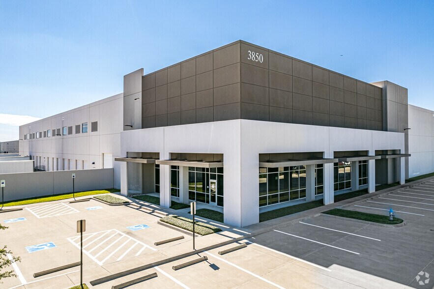 More Photos Of 3850 Regency Crest Dr, Garland Warehouse For Lease