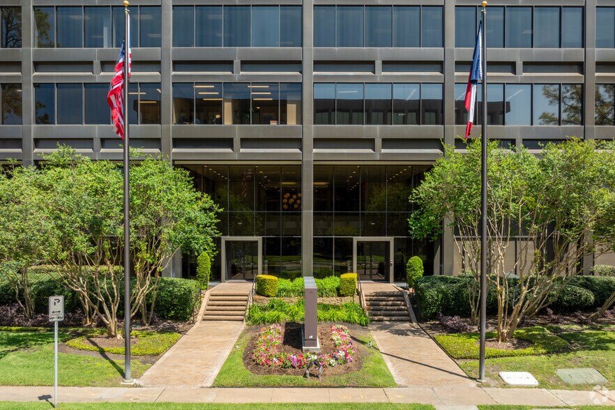 More Photos Of 1717 St. James Place, Houston Office For Lease