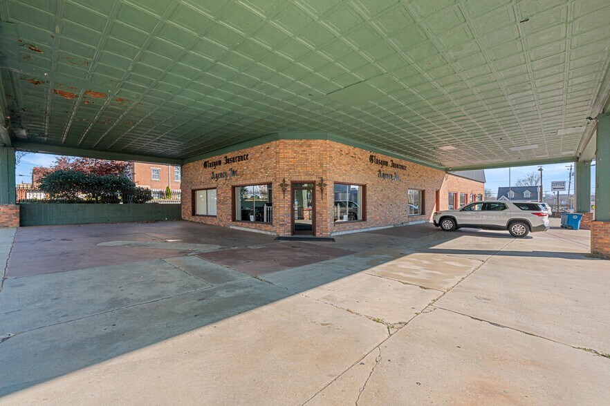 More Photos Of 318 S Green St, Glasgow Office For Sale