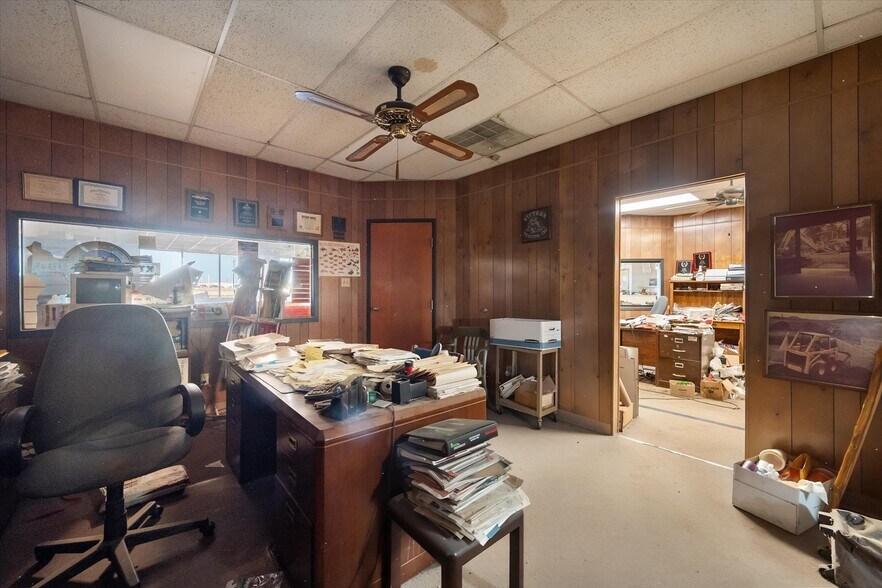 More Photos Of 3151 Int 45 E hwy, Corsicana Warehouse For Sale