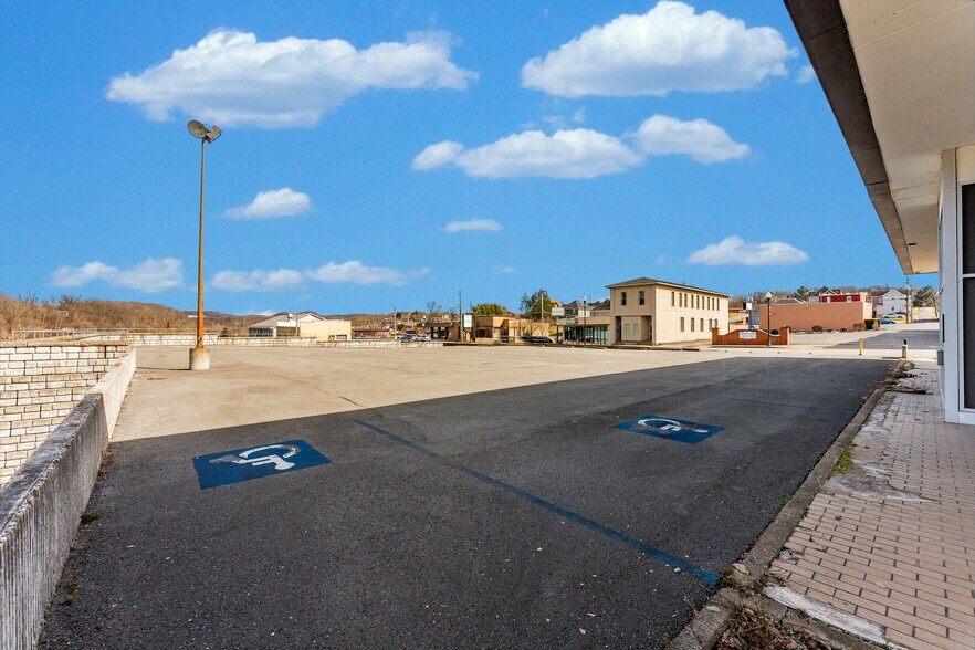 More Photos Of 214 Merchant St, Fairmont Bank For Sale