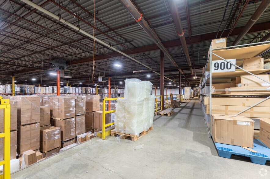 More Photos Of 6757 Northwest Dr, Mississauga Distribution For Lease