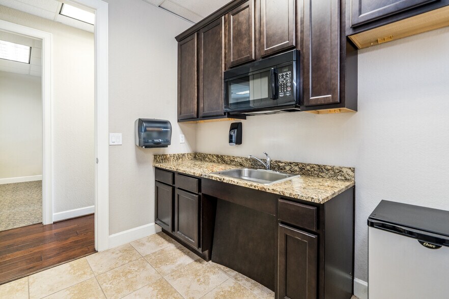 More Photos Of 20008 Champion Forest Dr, Spring Office For Sale
