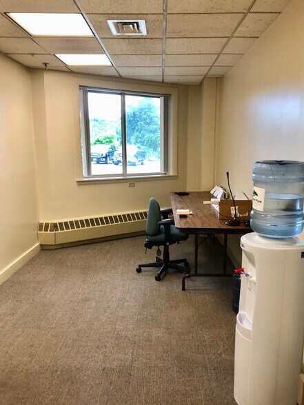 More Photos Of 1 Horseshoe Pond Ln, Concord Light Distribution For Sale