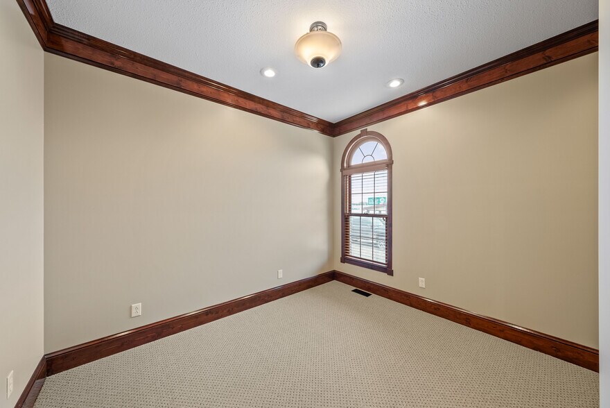 More Photos Of 616 Lana Dr, Cameron Office For Sale