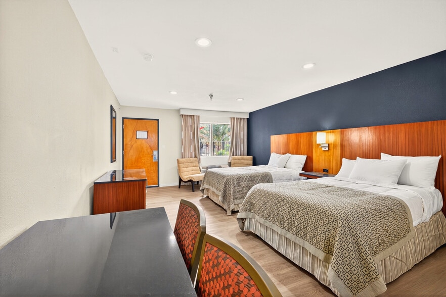 More Photos Of 67485 Hacienda Ave, Desert Hot Springs Hotel For Sale