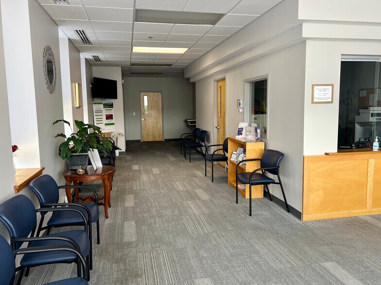 More Photos Of 50 Maple St, Springfield Medical For Lease