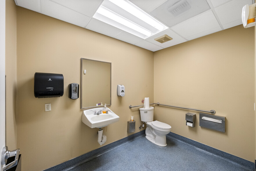 More Photos Of 103 E Stetson Ave, Hemet Bank For Sale