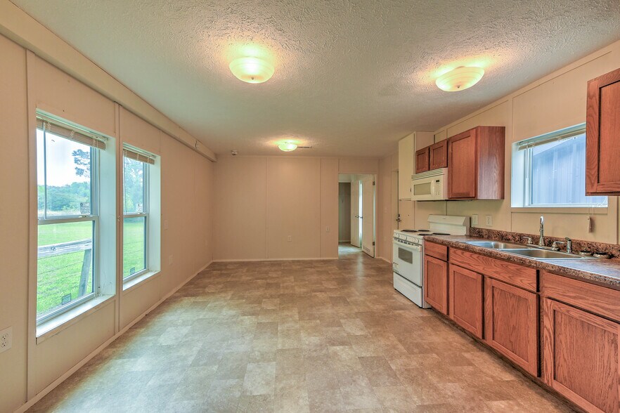 More Photos Of 7689 FM 2000, Caldwell Light Distribution For Lease