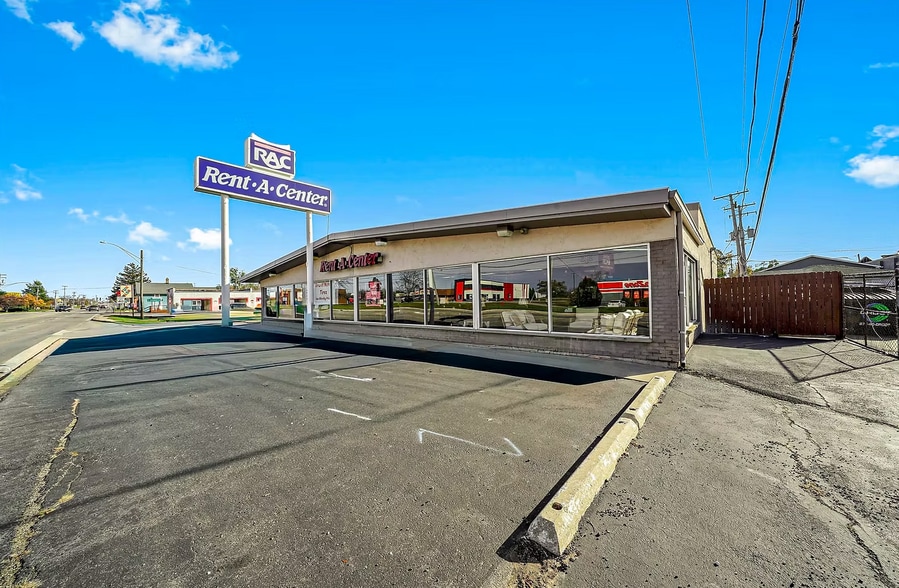 Primary Photo Of 413 W Rollins Rd, Round Lake Beach Freestanding For Sale