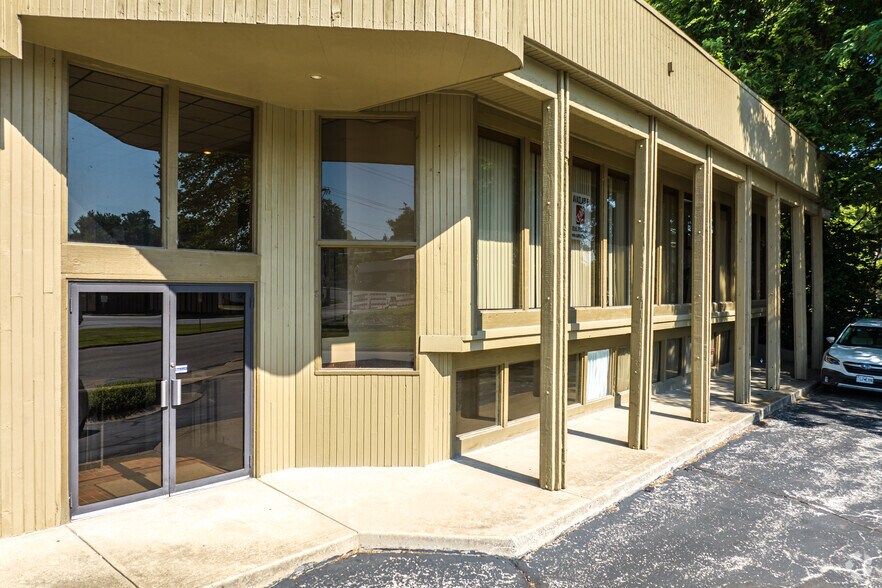 More Photos Of 136 E Walnut St, Independence Office For Lease