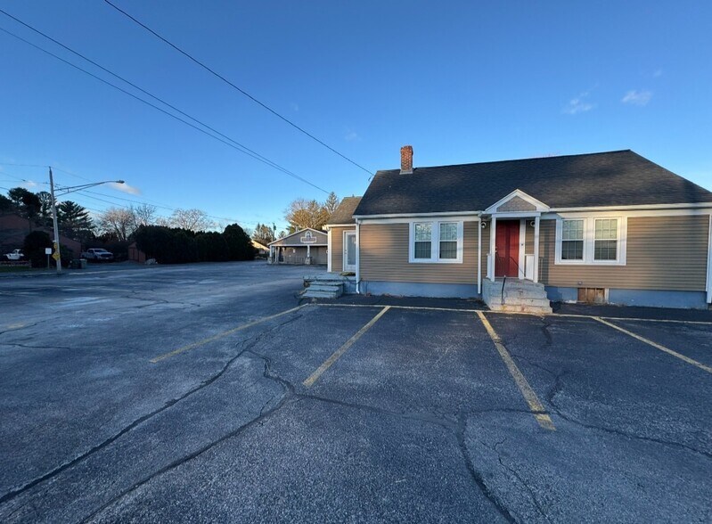 More Photos Of 85 Main St, Oxford Restaurant For Sale