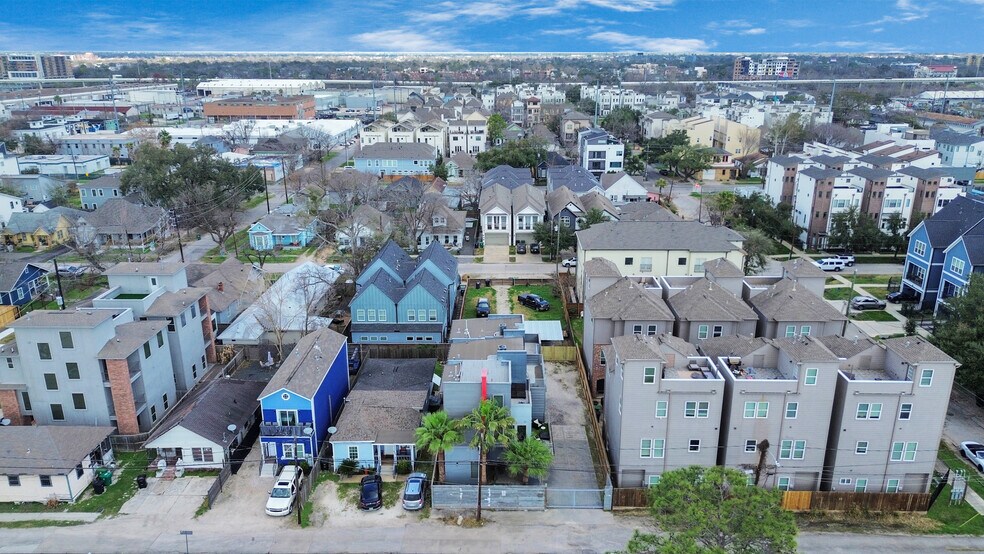 More Photos Of 1708 Winter St, Houston Apartments For Sale