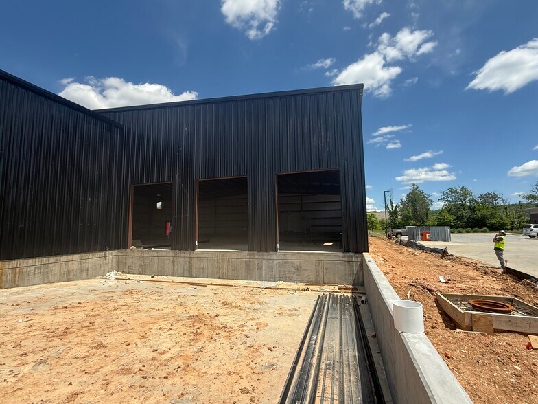 More Photos Of 595 Kawneer dr, Springdale Warehouse For Sale