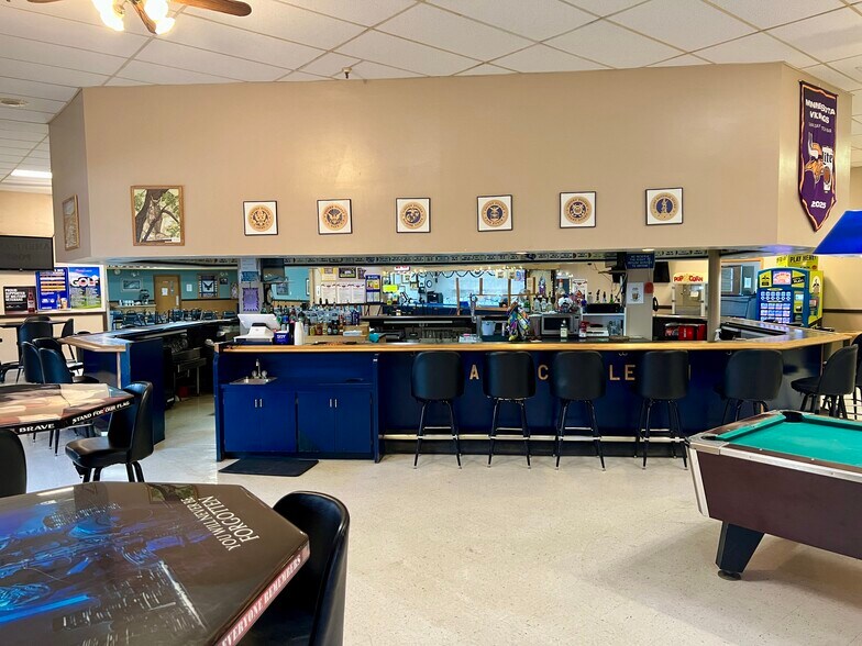 More Photos Of 1009 Central Ave NW, East Grand Forks General Retail For Sale