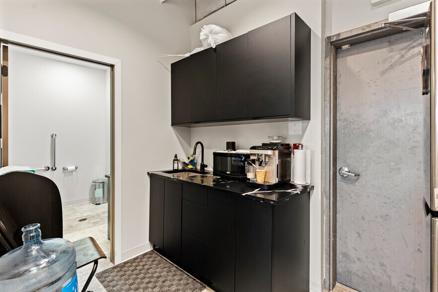 More Photos Of 4310 104 Ave NE, Calgary Storefront For Sale