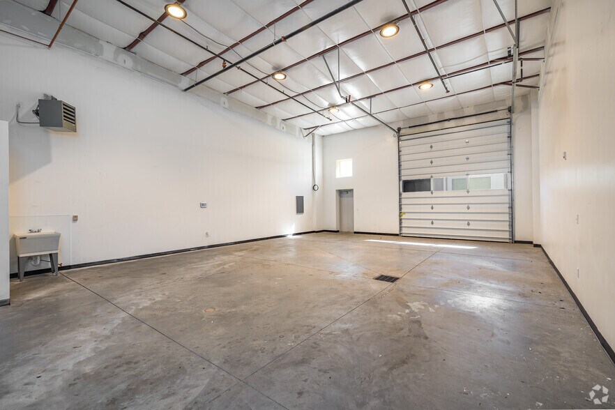 More Photos Of 3747 W Parkway Blvd, West Valley City Warehouse For Lease