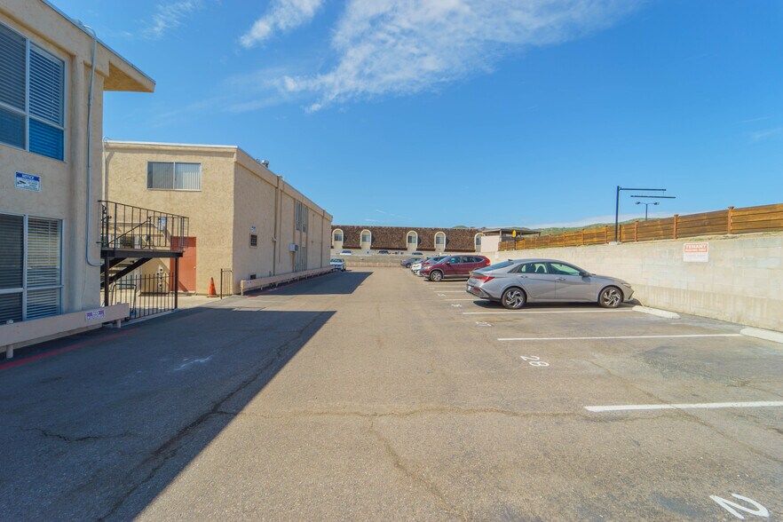 More Photos Of 12430 Oak Knoll Rd, Poway Apartments For Sale