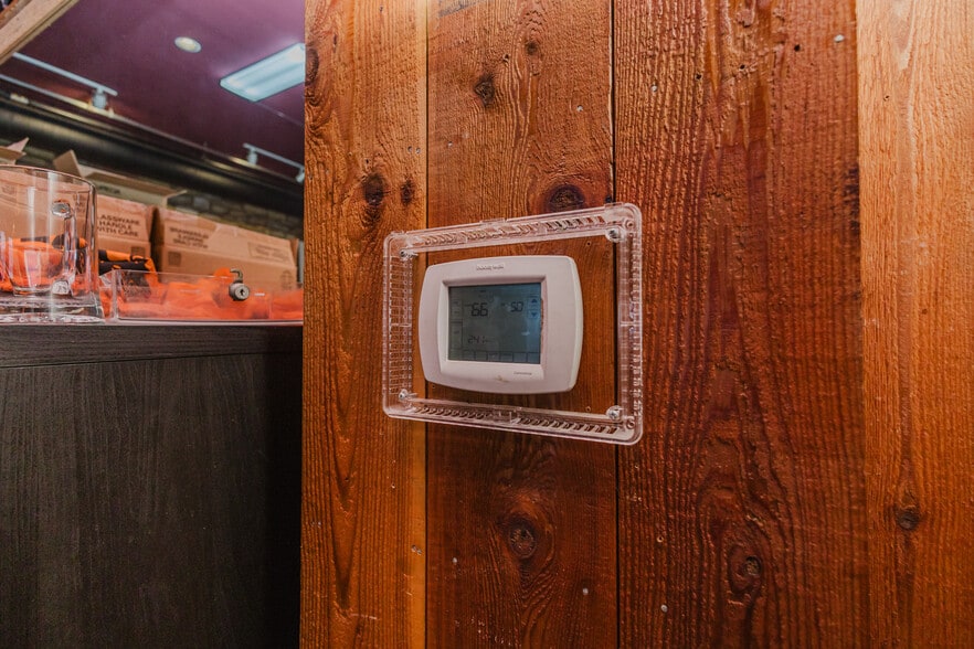 More Photos Of 830 N Kansas Ave, Topeka Bar For Sale