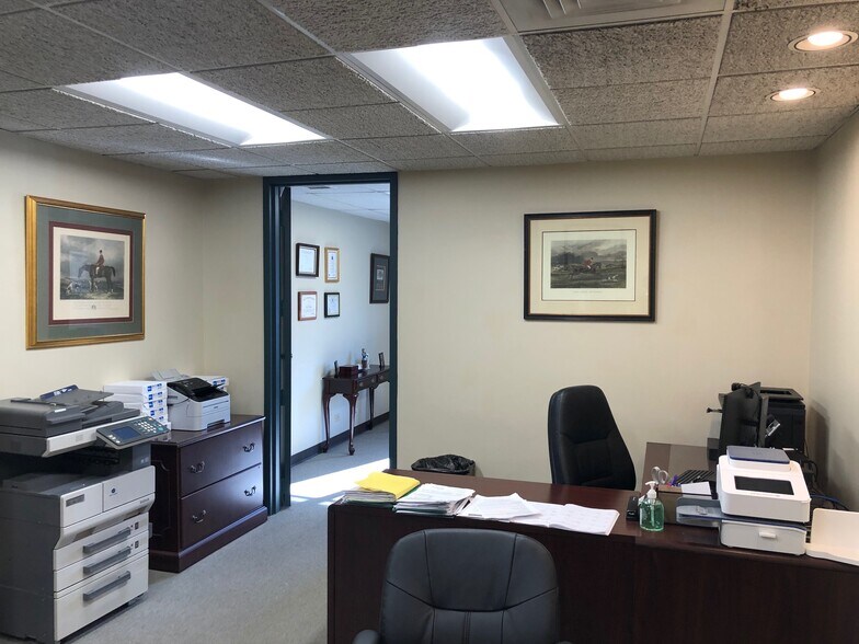More Photos Of 1650 N Arlington Heights Rd, Arlington Heights Office For Lease