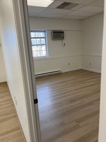 More Photos Of 200 Great Rd, Bedford Storefront Retail Office For Lease