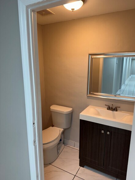 More Photos Of 4101 SW 73rd Ave, Miami Warehouse For Lease