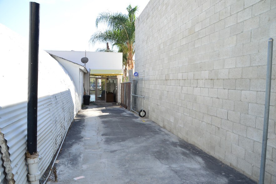 More Photos Of 1143 W Foothill Blvd, Azusa Manufacturing For Sale