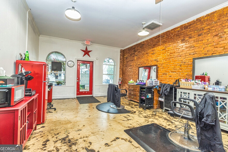 More Photos Of 15 Broad St, Newnan Storefront For Sale