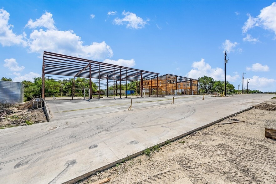 More Photos Of 10020 Darden Hill Rd, Austin Light Distribution For Lease