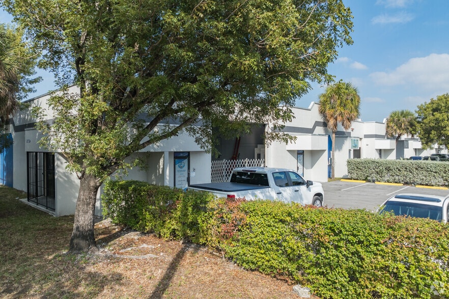More Photos Of 2699 W 79th St, Hialeah Unknown For Lease