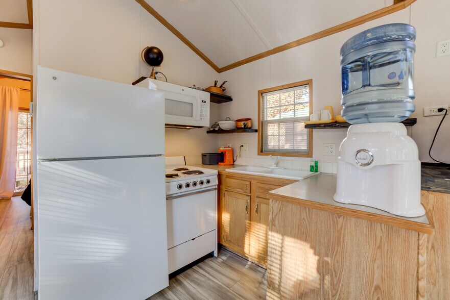 More Photos Of 446724 E 390 Rd, Langley Hotel For Sale