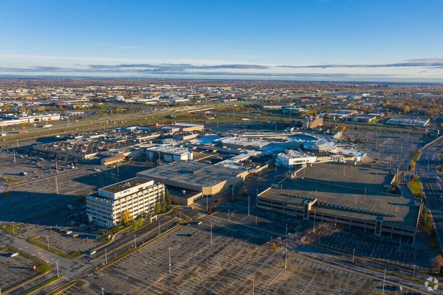 More Photos Of 2525 Boul Daniel-Johnson, Laval Office For Sale