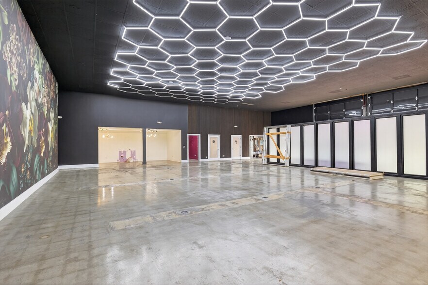 More Photos Of 1895 E Main St, Ventura General Retail For Sale