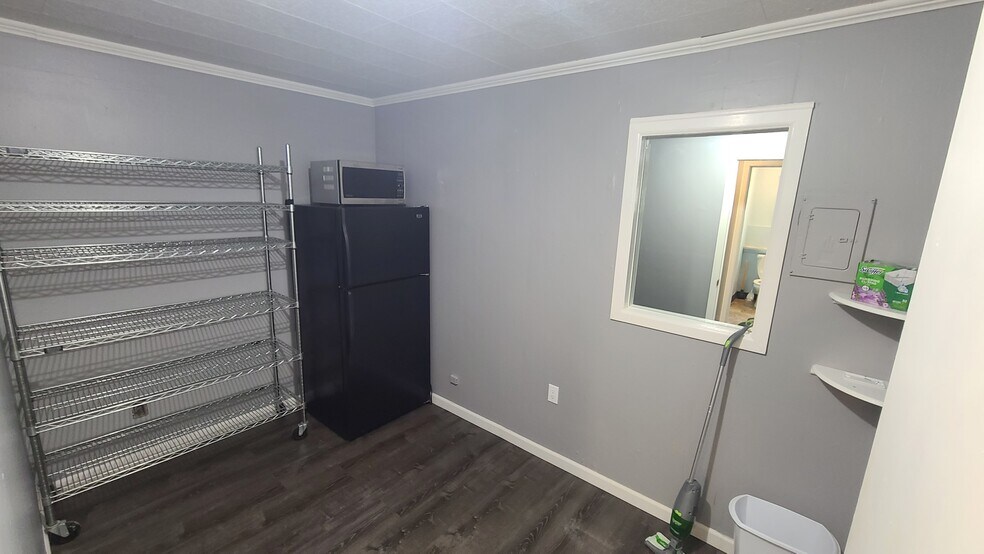 More Photos Of 417 S Holladay Dr, Seaside Storefront Retail Residential For Lease